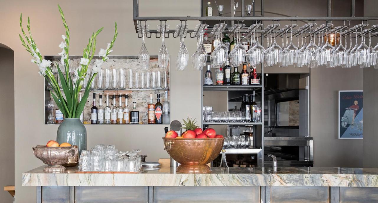 Emmerich Hotel Goerlitz Экстерьер фото A bar at a hotel
